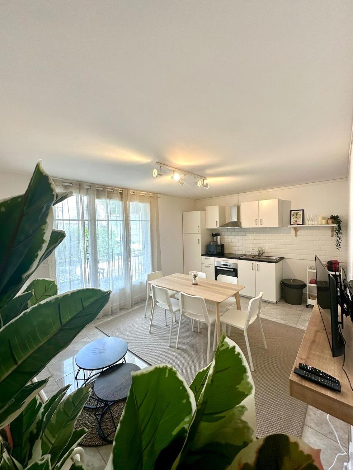 Au Coeur Du Quartier Taittinger Apartment Reims Luaran gambar