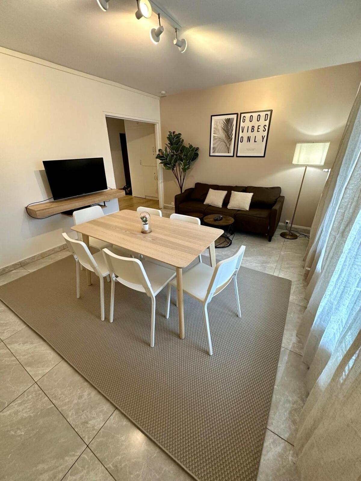 Au Coeur Du Quartier Taittinger Apartment Reims Luaran gambar