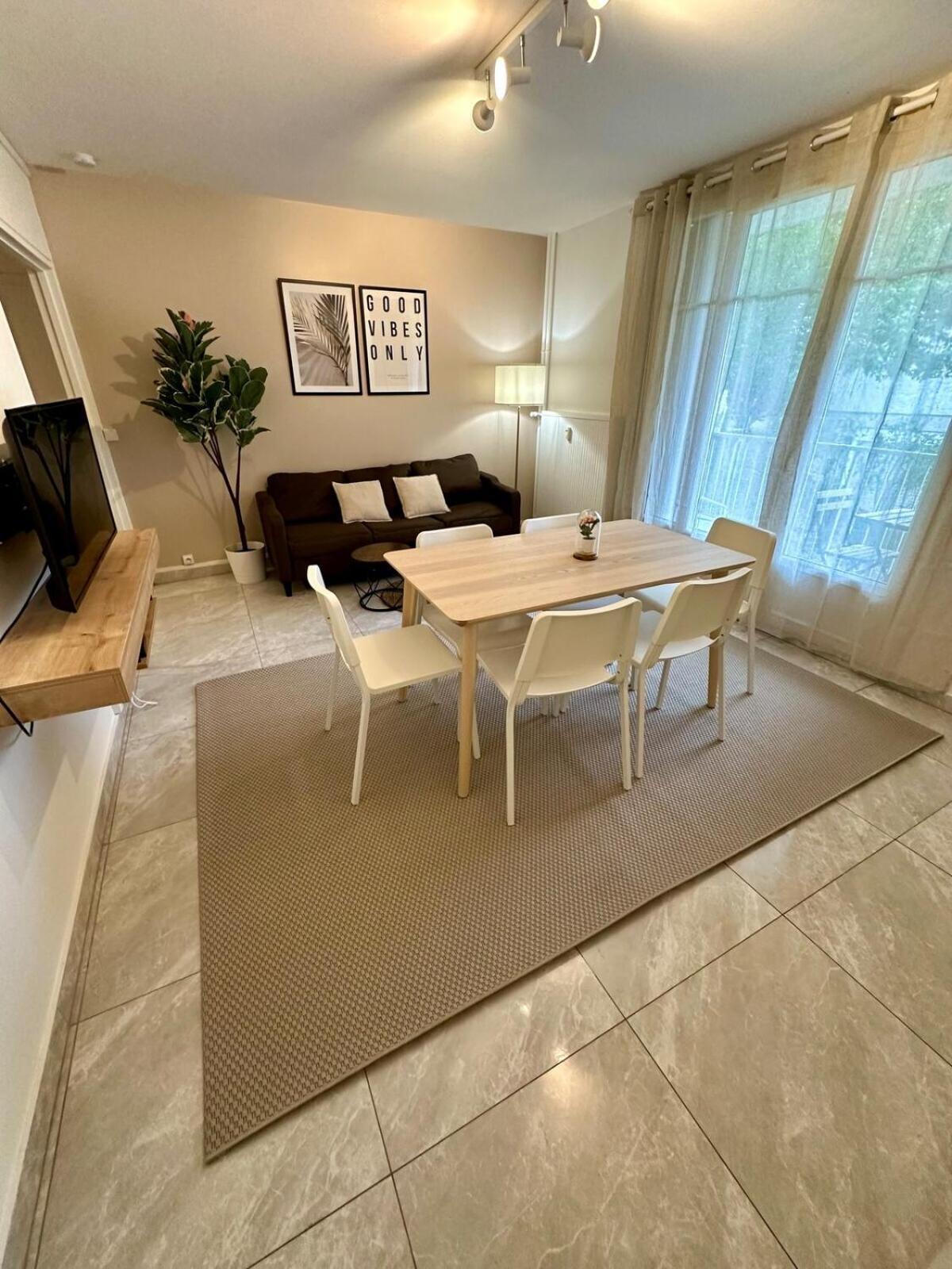 Au Coeur Du Quartier Taittinger Apartment Reims Luaran gambar